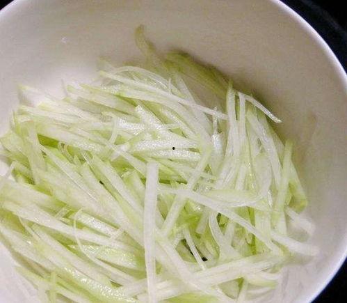 铁兔兔吃瓜,铁兔兔的瓜田奇遇记