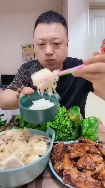 农村大哥吃瓜,闲话家常，品味生活